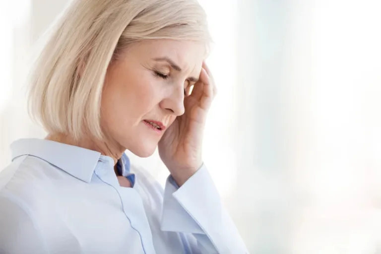 migraine-headache-women-in-pain